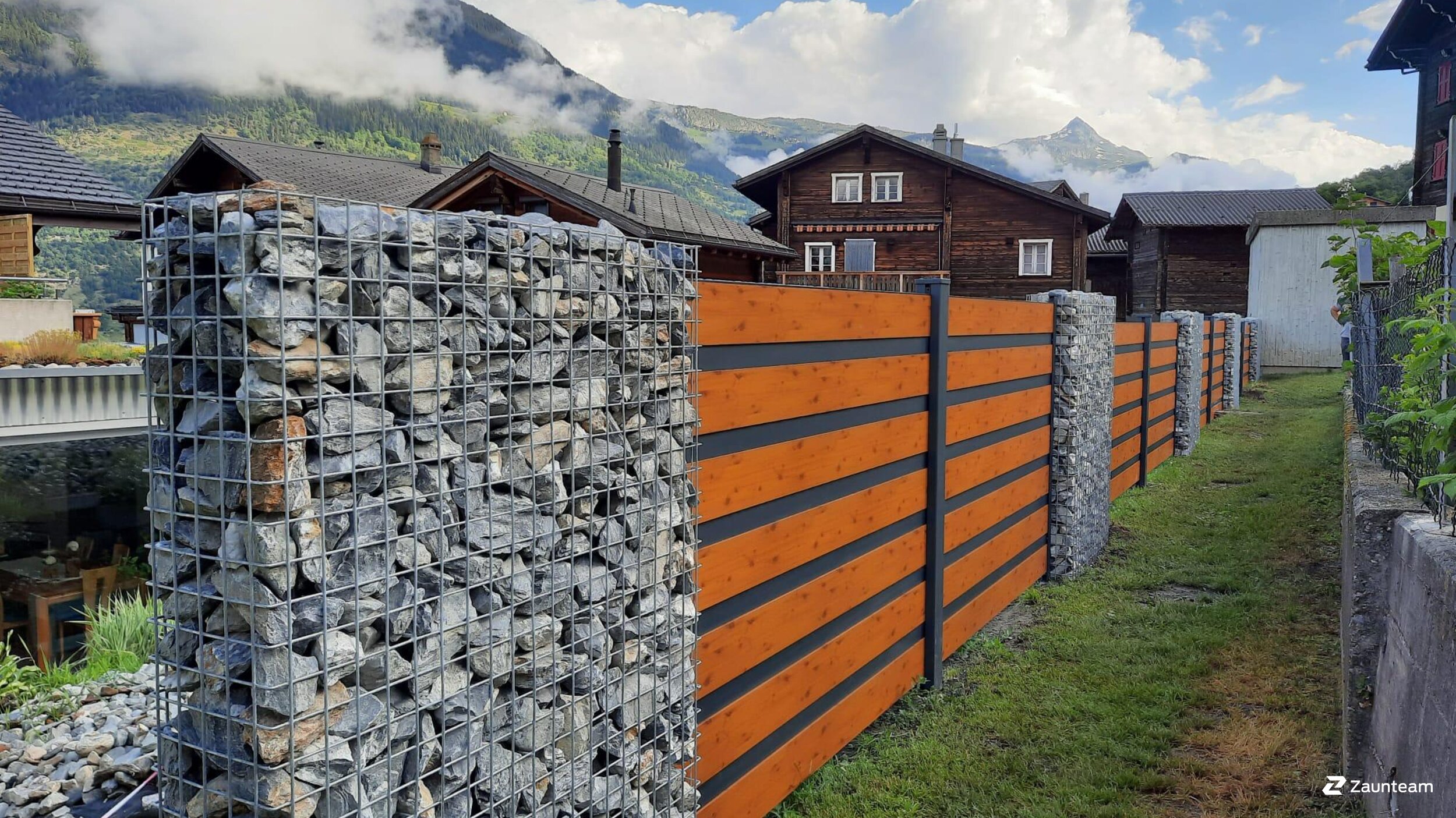 Aluminium Sichtschutz aus dem 2021 in 3912 Termen Schweiz von Zaunteam Wallis / Swissclôture Valais.