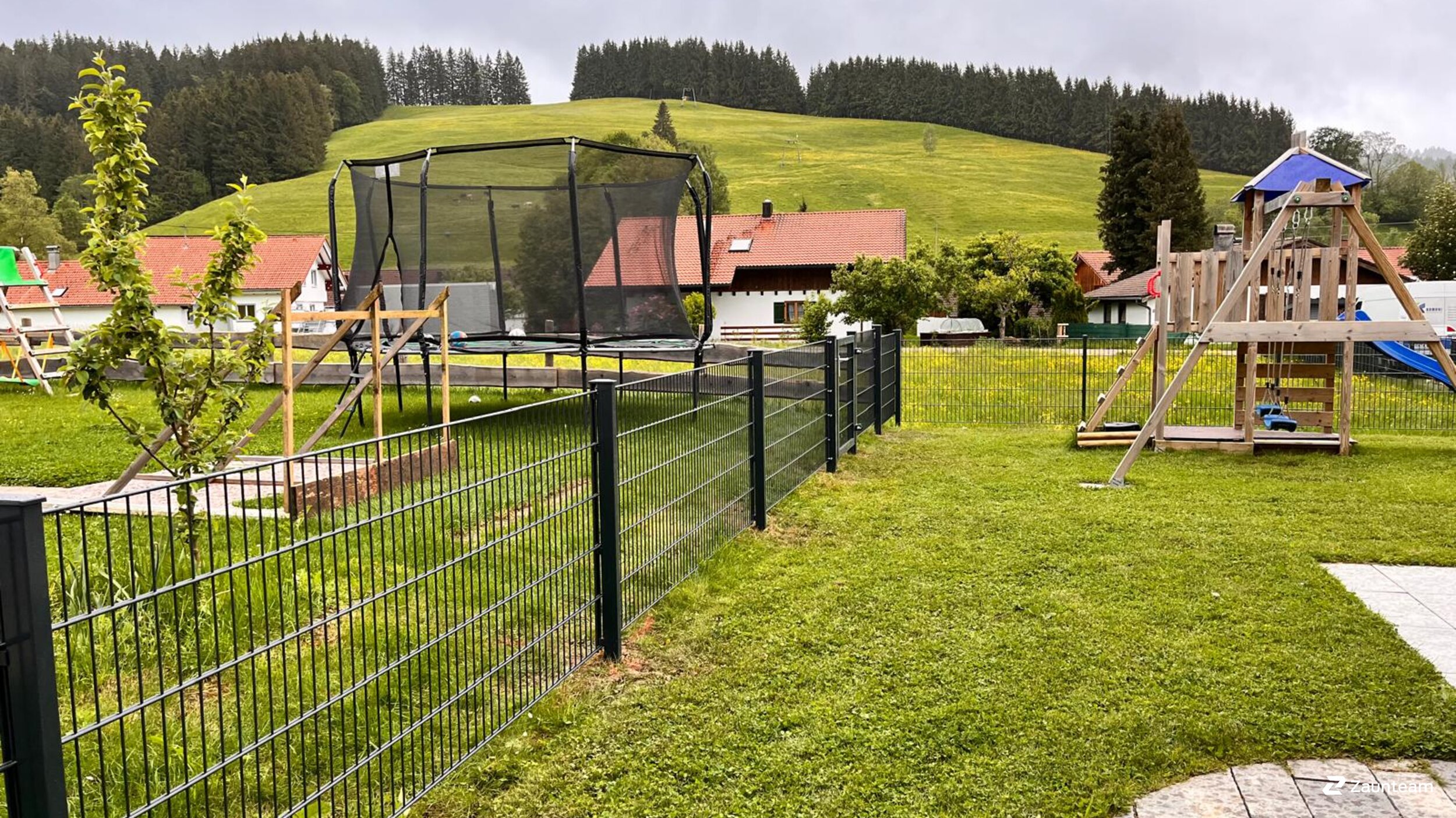 Clôture en panneau double fil de 2024 à 87480 Weitnau Allemagne de Zaunteam Allgäu.